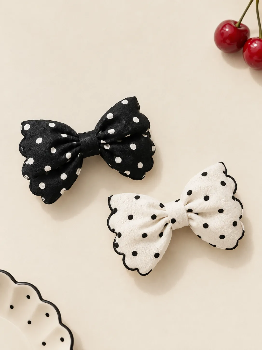 Bow Clip Pair, from the side