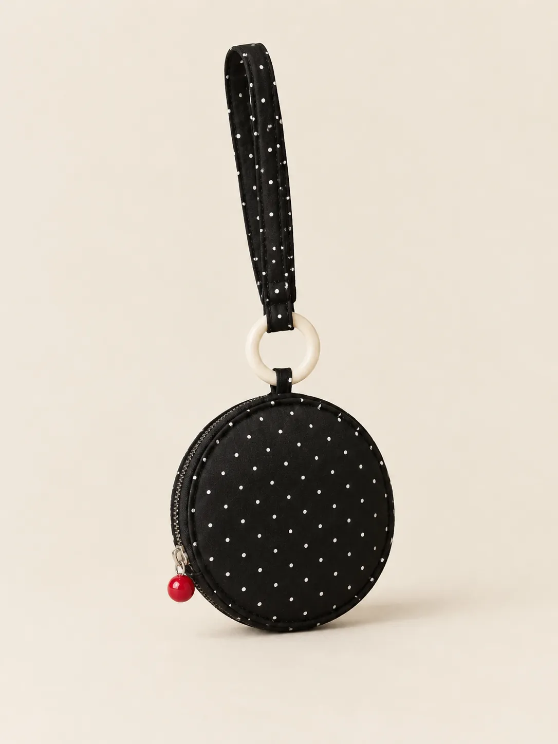 Round Pocket Pouch, from the side