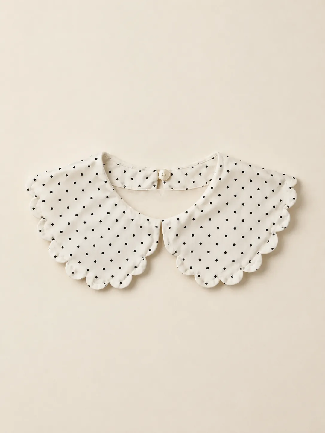 Scallop Detachable Collar, from the side