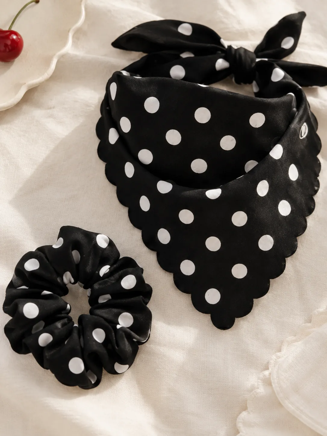 Scrunchie & Bandana Set, close-up: the scalloped bandana edge